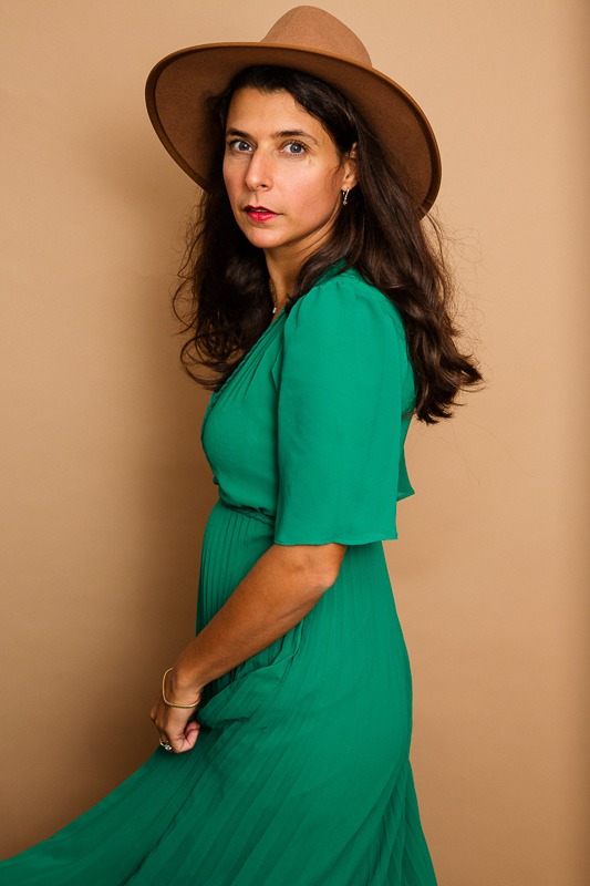 portrait photo créatrice de chapeaux pour femme Goodbye Lorette ©Florence Moncenis /VelvetStudioPhoto